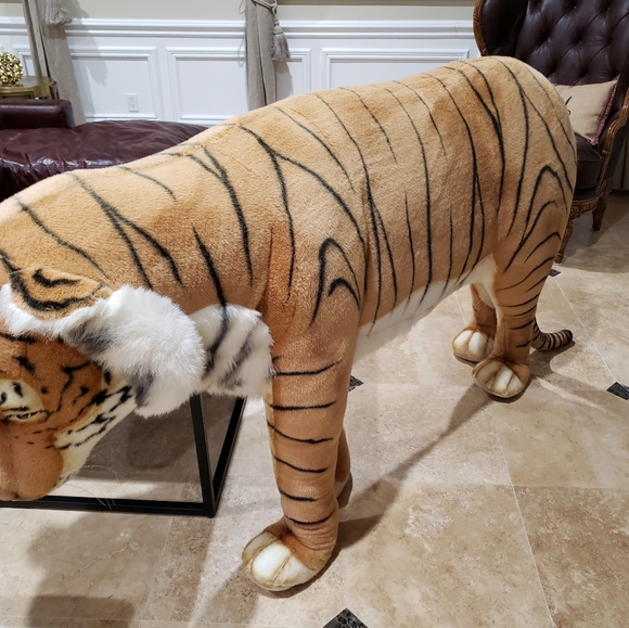 FAO Schwartz life size Tiger - Picture 2 of 6